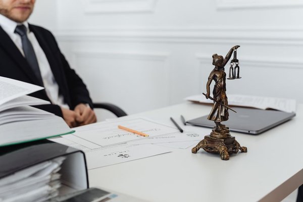 public defender vs private attorney